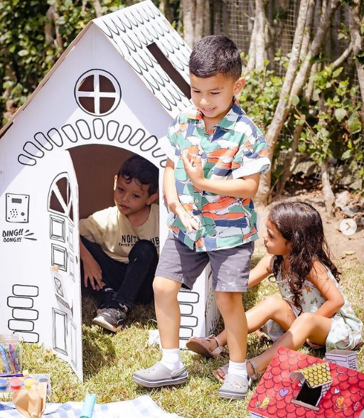 Cargar video: Casitas de cartón armables para decorar y jugar. El regalo ideal para niñas y niños